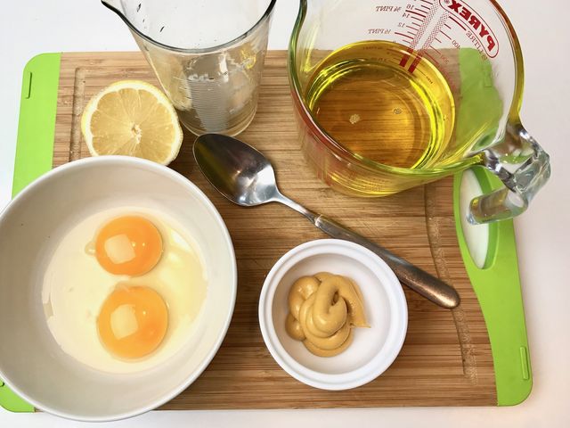 Дієтологи виправдали вживання майонезу - фото 229005