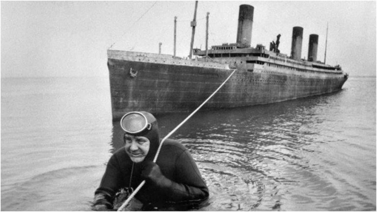 Професійний водолаз Кортні Браун буксирує 16-метрову модель затонулого лайнера "Титанік" - фото 1