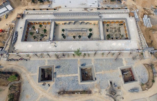 Як виглядає незвичайне підземне село в Китаї - фото 225279