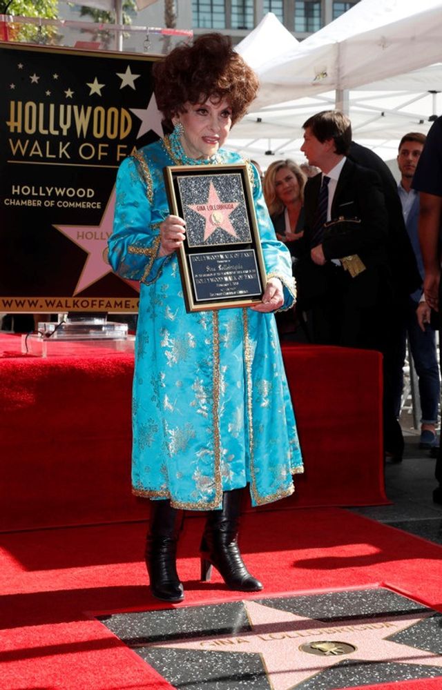 Відома актриса у 90 років отримала зірку на Алеї слави- фото 224938