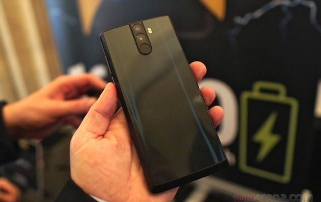 Відбувся реліз смартфона з батареєю-'монстром' - фото 230270