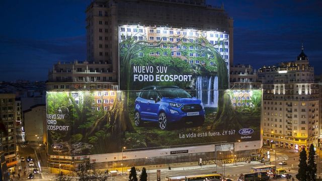 Ford встановив найбільший у всьому світі білборд з рекламою- фото 230213