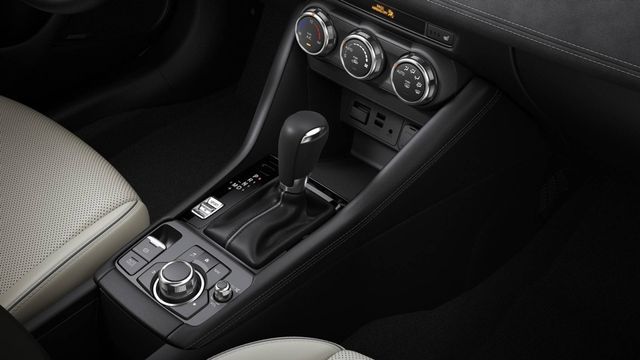 У Нью-Йорку показали оновлену Mazda CX-3 - фото 236558