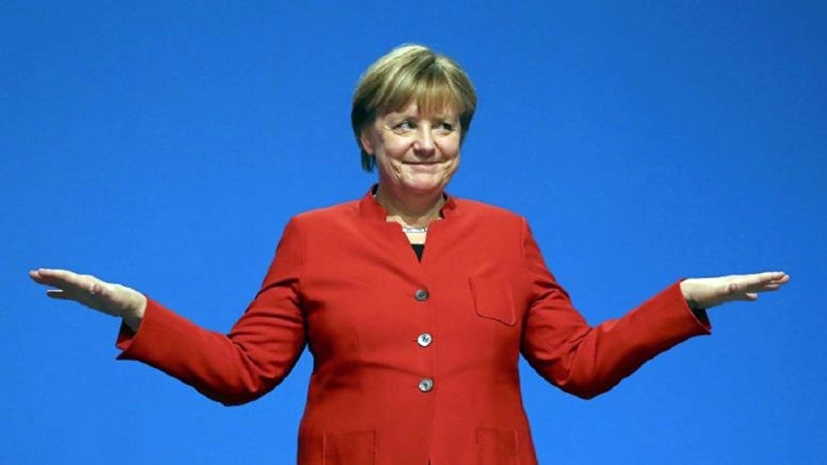 У Франції показали скульптуру голої Ангели Меркель - фото 1