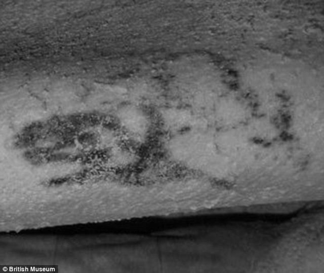 Учені виявили найдавніші татуювання на єгипетських муміях - фото 230870