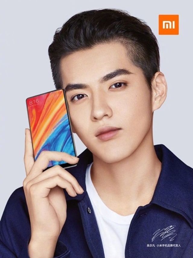 Xiaomi Mi Mix 2s показали на офіційних постерах - фото 234317