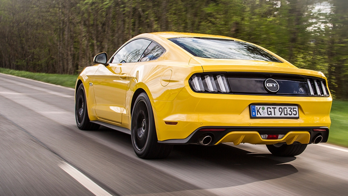 Ford Mustang GT - фото 1