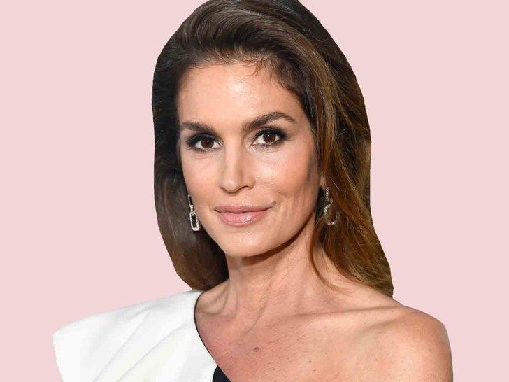 52-річна модель Сінді Кроуфорд з'явилася в фотосеті для глянцю