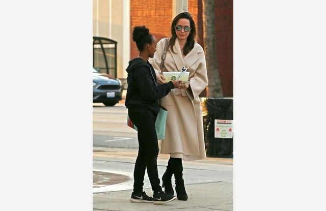 Анджеліна Джолі вийшла в світ у суворому образі- фото 233264