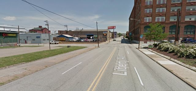 Безпілотний автомобіль Uber потрапив в аварію у США - фото 234262