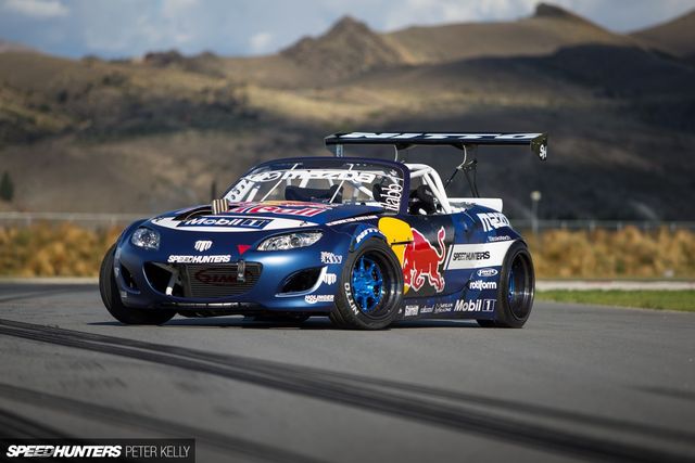 Пілота Red Bull провезли на 1032-сильній Mazda по трасі Формули-1 - фото 235244