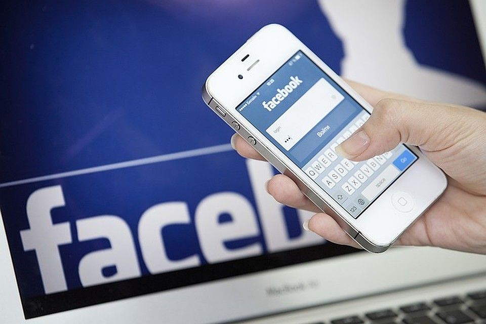 Скандал навколо Facebook обіграли в карикатурі
