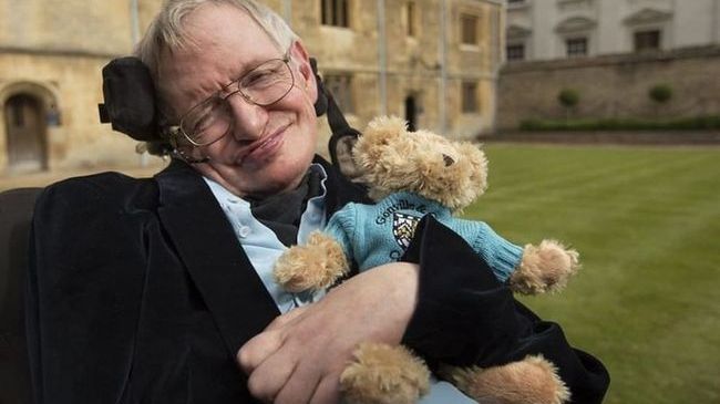 Я не потраплю ні в рай, ні в пекло: найкращі цитати Стівена Хокінга, які розкриють вам очі