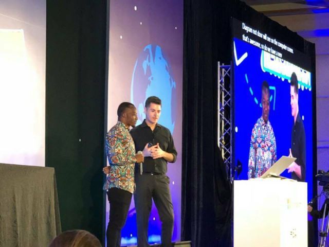 Африканській школі подарували комп'ютери - фото 233367