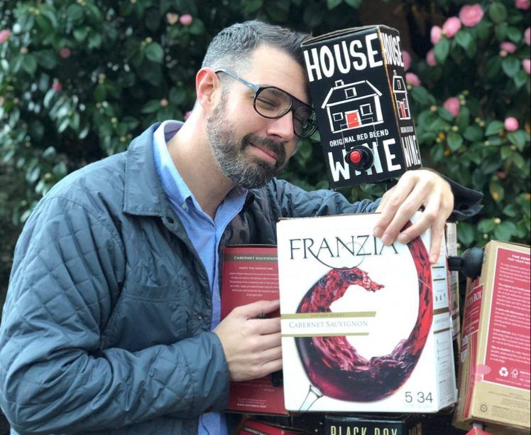 Самотній чоловік змайстрував собі 