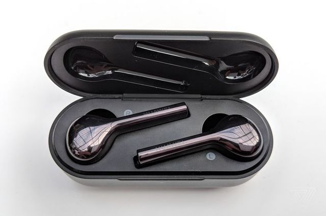 Huawei показала 'вбивцю' Apple AirPods і монопод зі спалахом - фото 236308