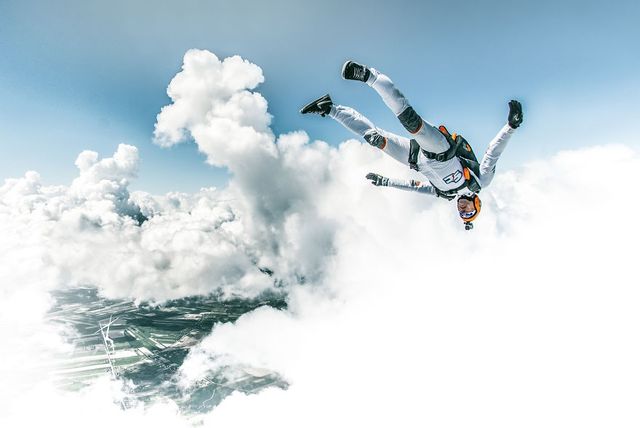 Скайдайвінг з нового ракурсу: яскраві кадри від талановитого фотографа - фото 237049