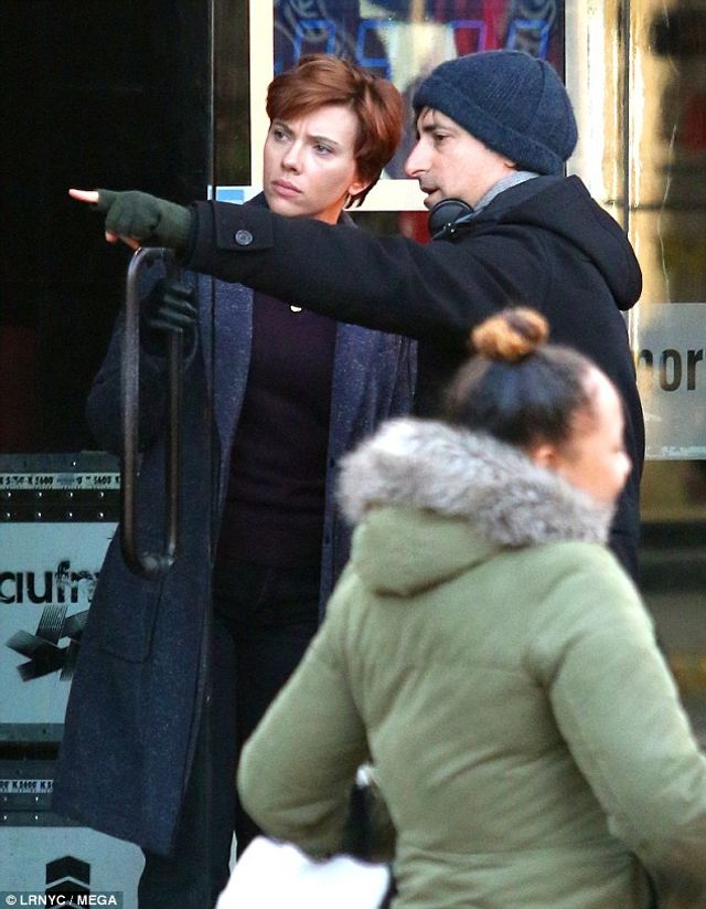 Не впізнати! Скарлетт Йоханссон змінила стиль для нового фільму - фото 234177