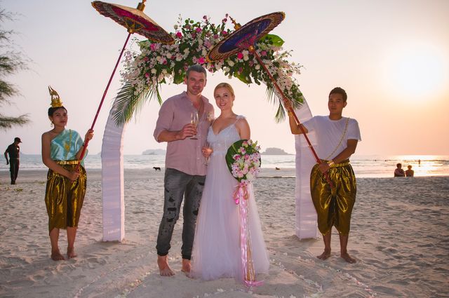 Тоня Матвієнко та Арсен Мірзоян показали романтичні фото свого другого весілля - фото 236136