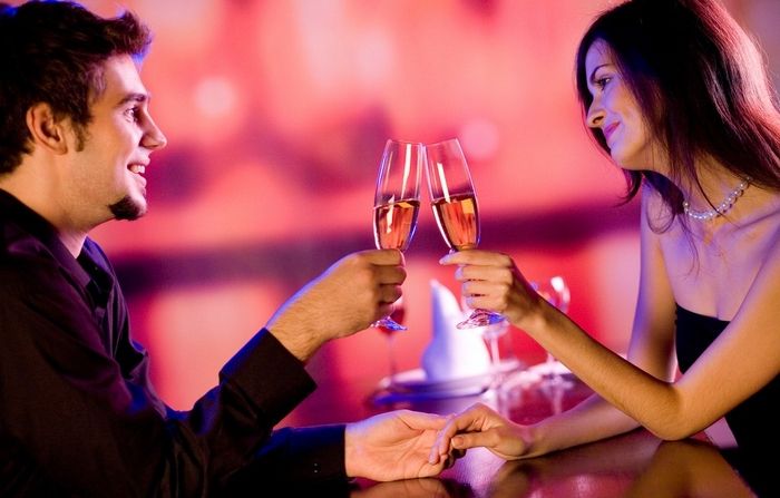 Американська модель пішла на побачення повністю оголеною - фото 1