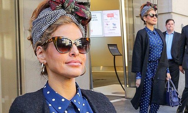 44-річна Єва Мендес з'явилася на публіці у стильному образі- фото 234412