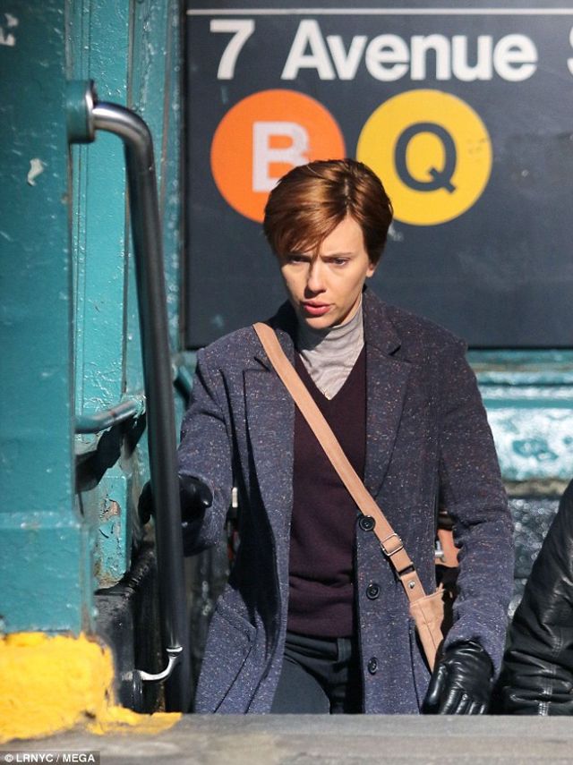 Не впізнати! Скарлетт Йоханссон змінила стиль для нового фільму - фото 234178