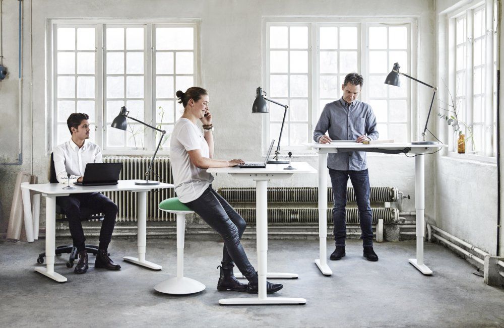 Столи для стоячої роботи визнали небезпечними для здоров'я