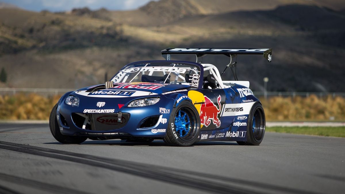 Пілота Red Bull провезли на 1032-сильній Mazda по трасі Формули-1