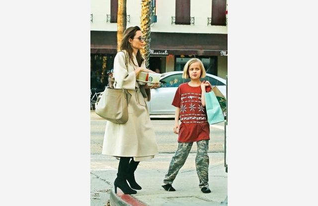 Анджеліна Джолі вийшла в світ у суворому образі- фото 233263