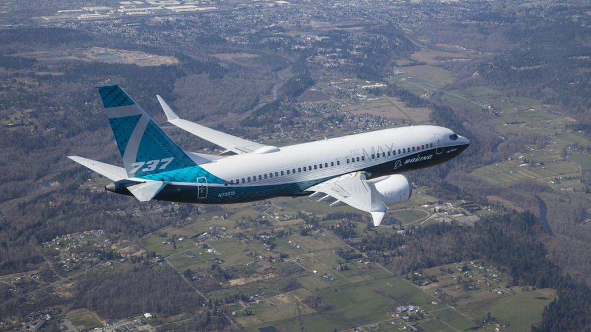 Найменший Boeing 737 MAX здійснив перший політ - фото 1