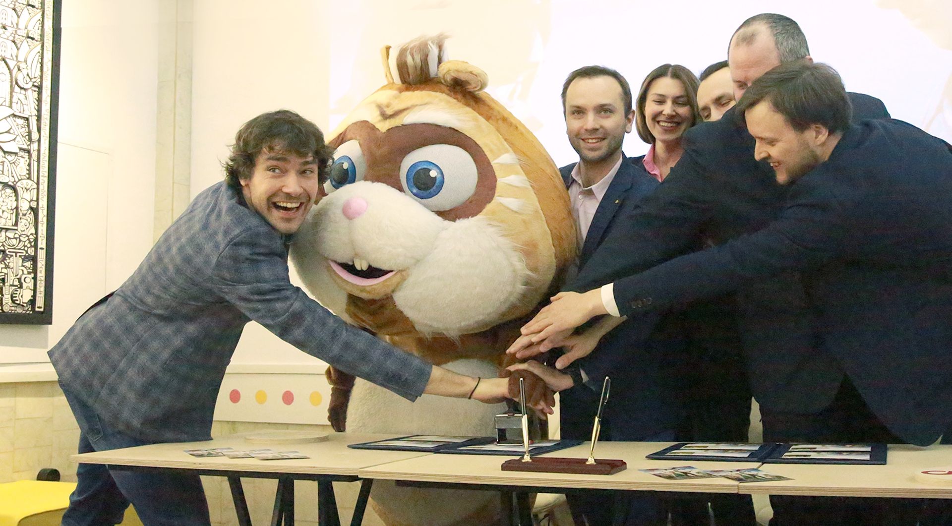 Укрпошта випустила поштові марки з головними героями Викраденої принцеси: фотофакт