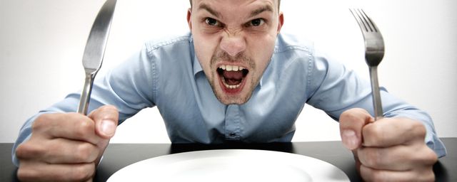 Людина може прожити без їжі доволі тривалий час - фото 232555