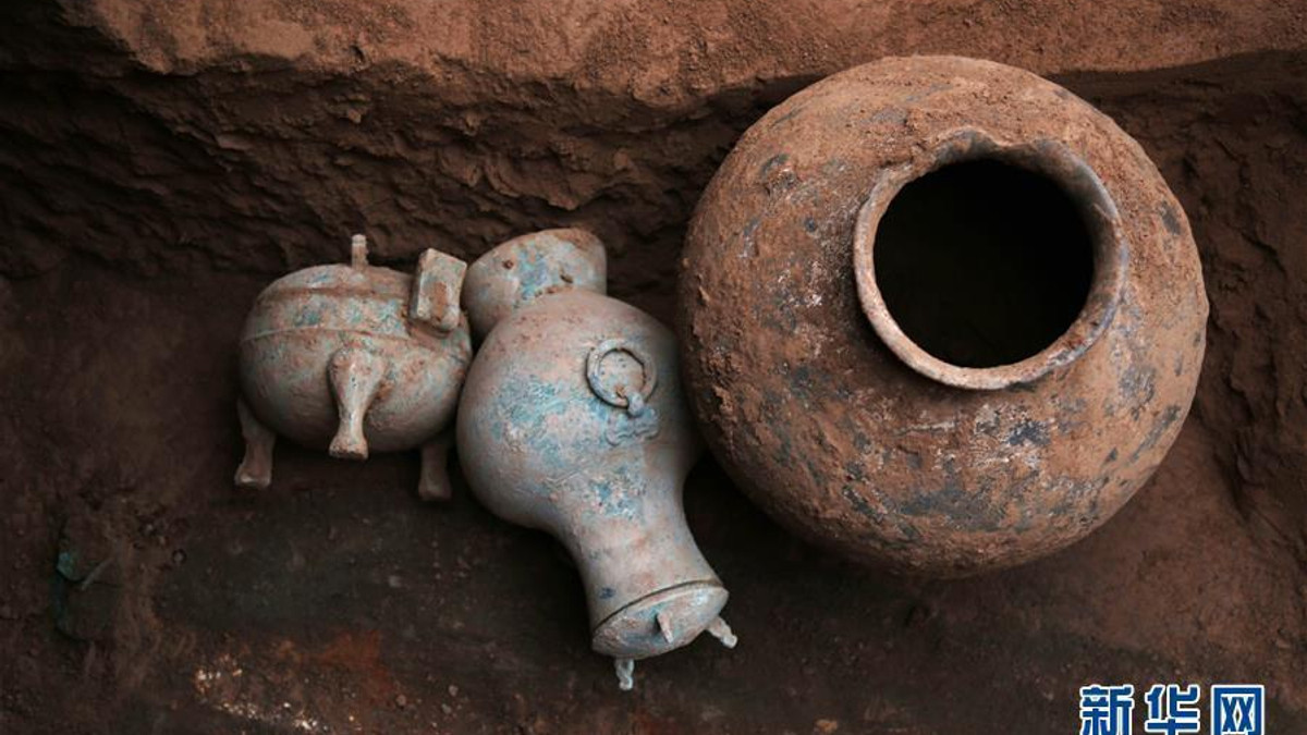 Археологи виявили глечик з напоєм віком дві тисячі років - фото 1