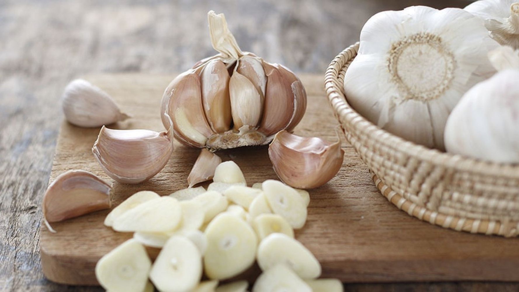 Учені розповіли, кому не можна їсти часник