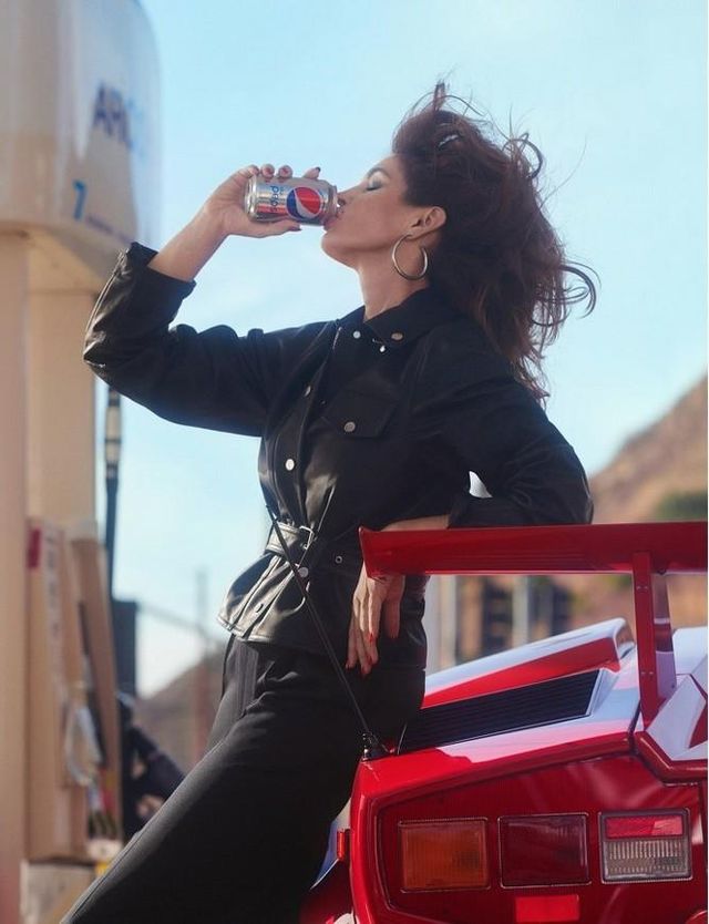 Сінді Кроуфорд з'явилася в фотосеті для глянцю - фото 231591