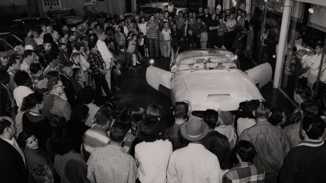 На аукціон виставлять найбільш просунутий автомобіль 1950-х - фото 233420