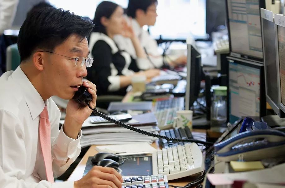 У Південній Кореї будуть примусово вимикати робочі комп'ютери, і ось чому