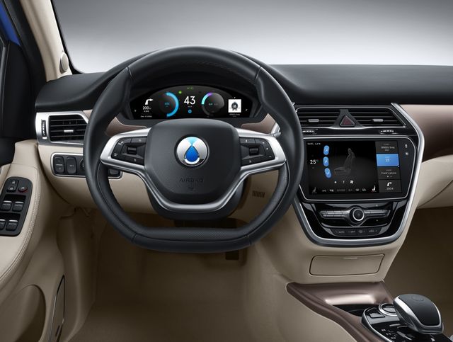 Daimler і BYD показали спільний електрокарм - фото 235712