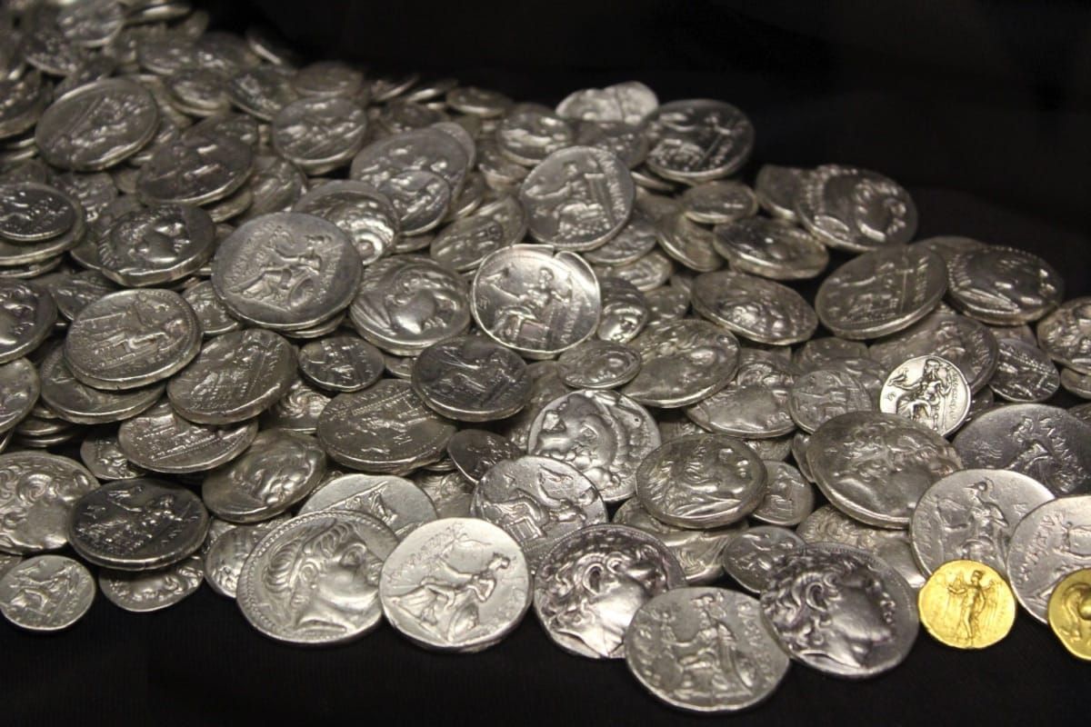 В Японії розкопали найбільший грошовий скарб: відеофакт