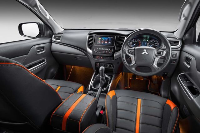 Mitsubishi показала ексклюзивний пікап - фото 234519