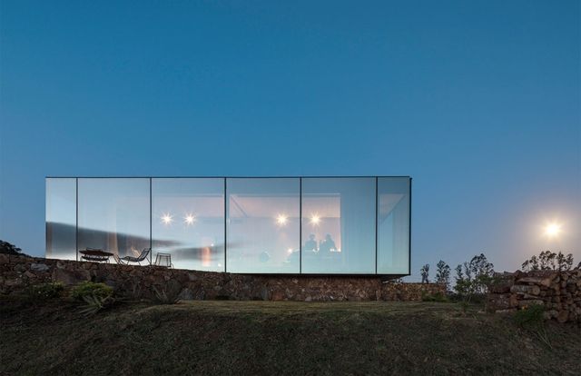 В Уругваї звели 'невидимий' готель - фото 233431