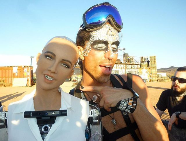 Робот Софія стає кращою - фото 234241