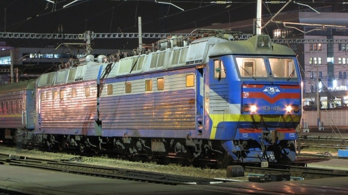 Укрзалізниця призначила додаткові поїзди до 8 березня - фото 1