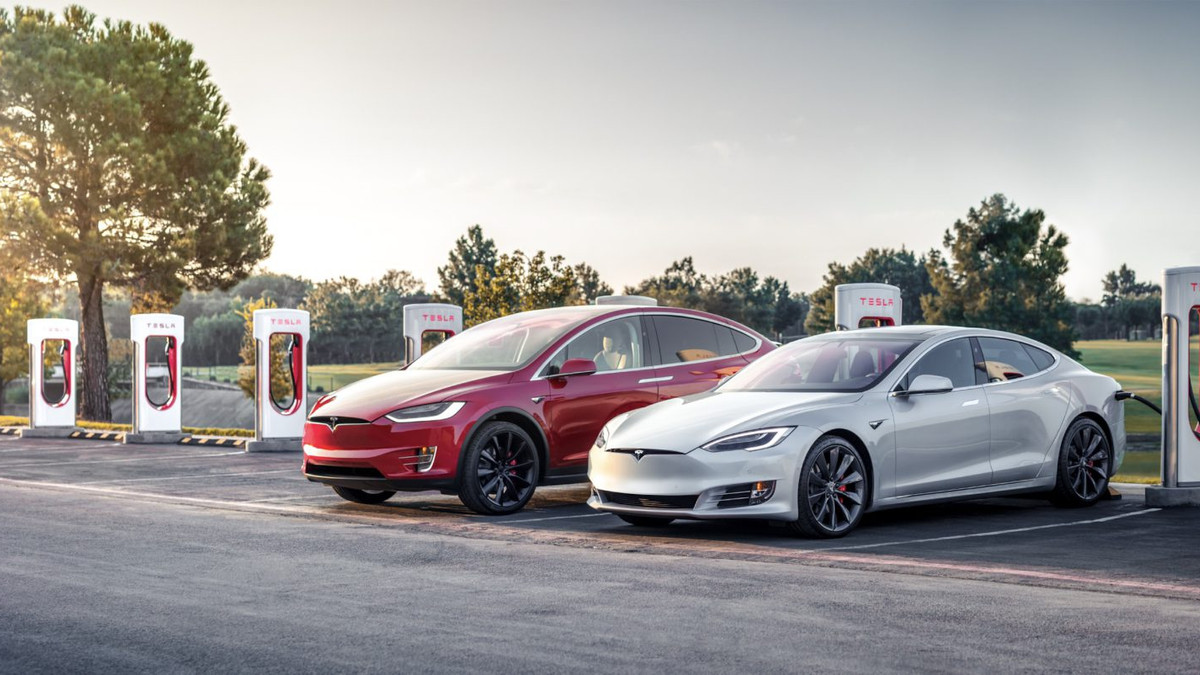 Tesla відкликає майже 123 тисячі автомобілів - фото 1