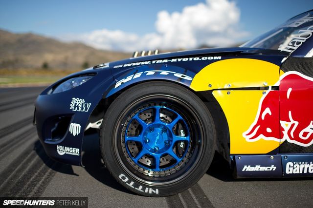 Пілота Red Bull провезли на 1032-сильній Mazda по трасі Формули-1 - фото 235246