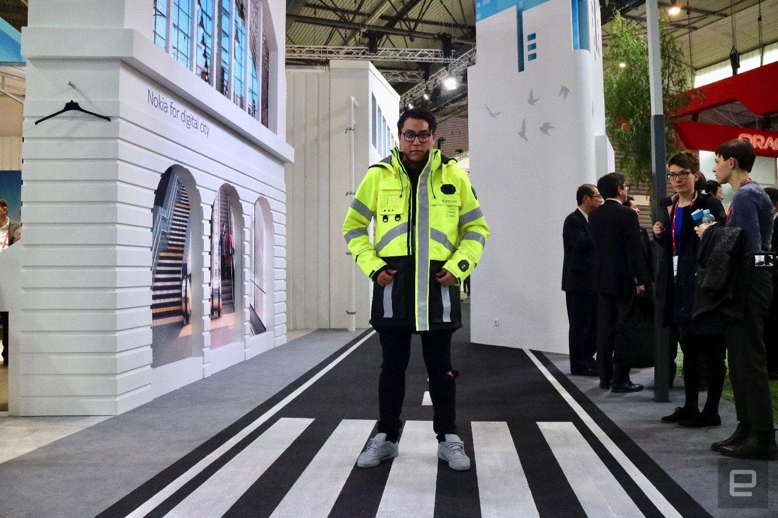 Nokia представила розумну куртку з модулями