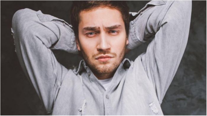 Холостяк 8: Рожден Анусі вперше підтвердив стосунки з відомою співачкою