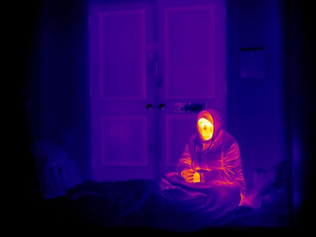 Фотограф робить незвичайні фото безхатченків, які вас вразять - фото 230915