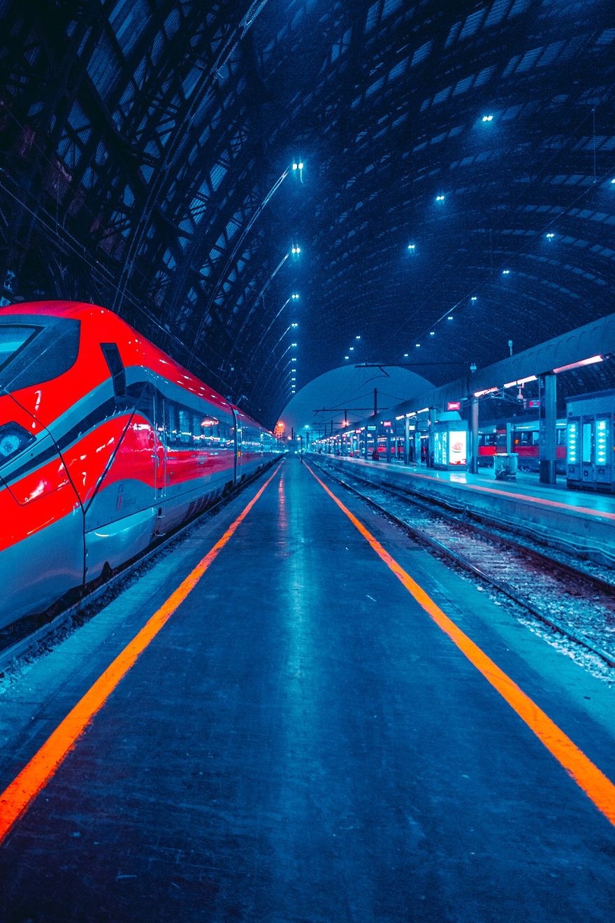 У стилі "Того, хто біжить по лезу": нічний Мілан у неймовірних фото