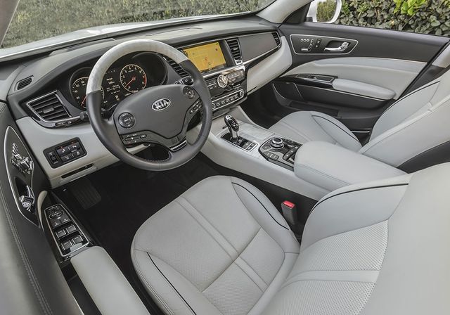 Опубліковані фото інтер'єру найрозкішнішого седана Kia - фото 233449